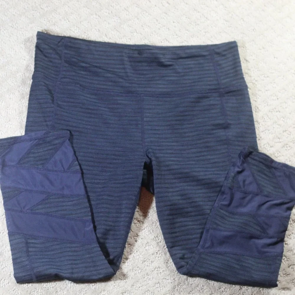 Athleta Women's Large Petite Textured Navy Cropped Yoga Pants